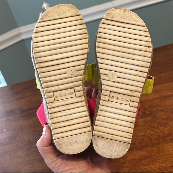 Steve Madden wedge elastic multicolor strap sandals size 2 - Picture 8 of 10